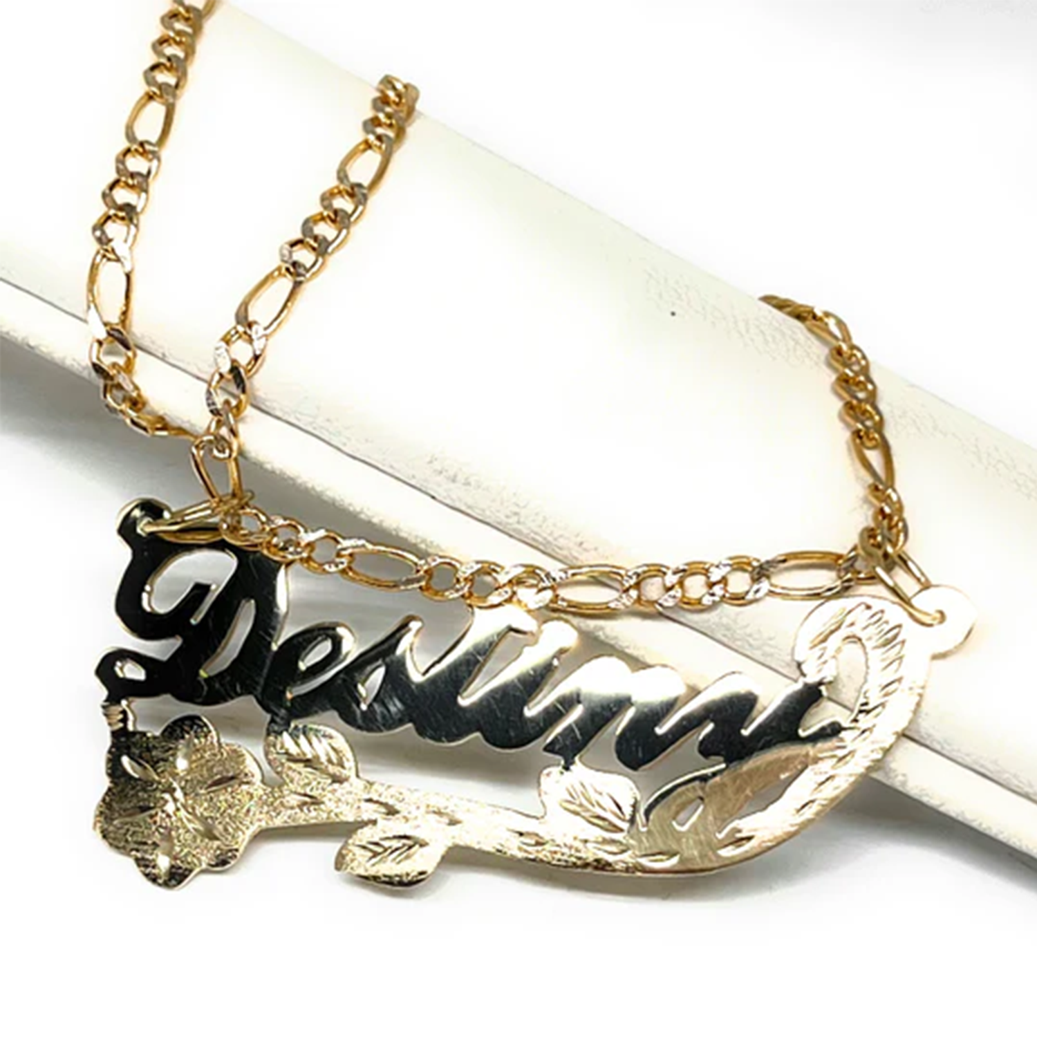 Personalisierter Namensschmuck – Birth Flower Necklace Bewertung und Preis