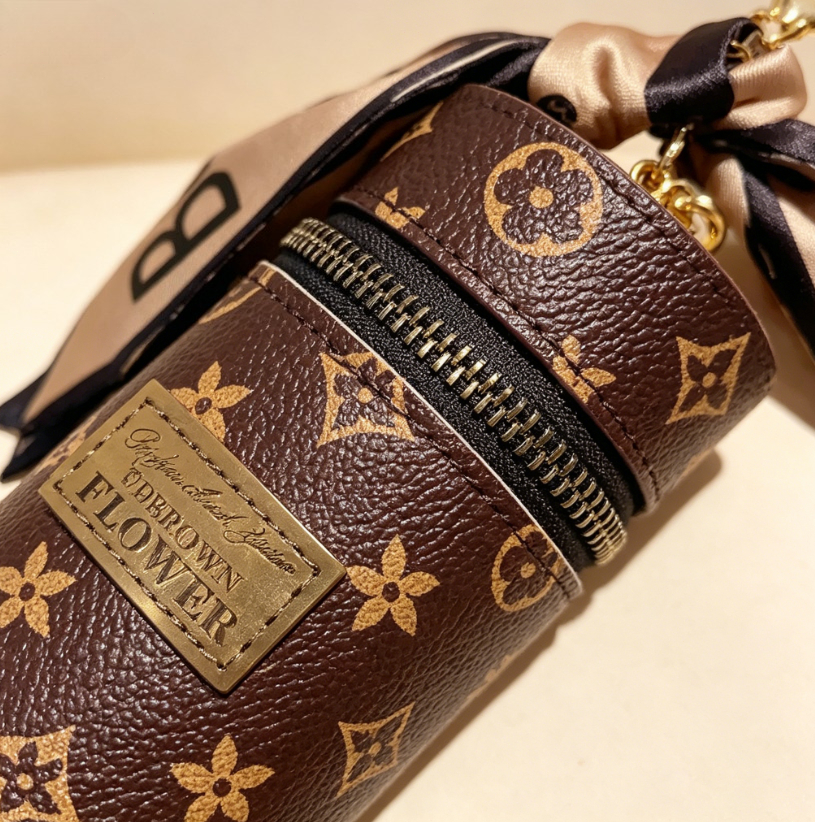 Vintage Brauner Blumen-Monogra – Monogram Keychain Leather Bewertung und Preis